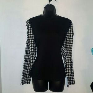 NWOT fits like a m/l  never worn cute blouse